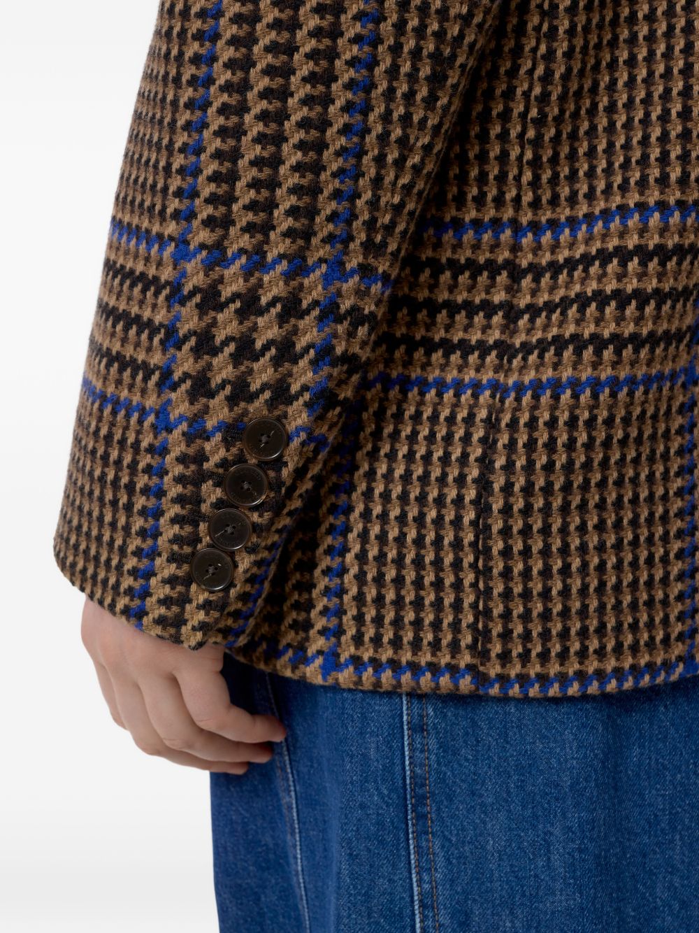 Closed Jacket