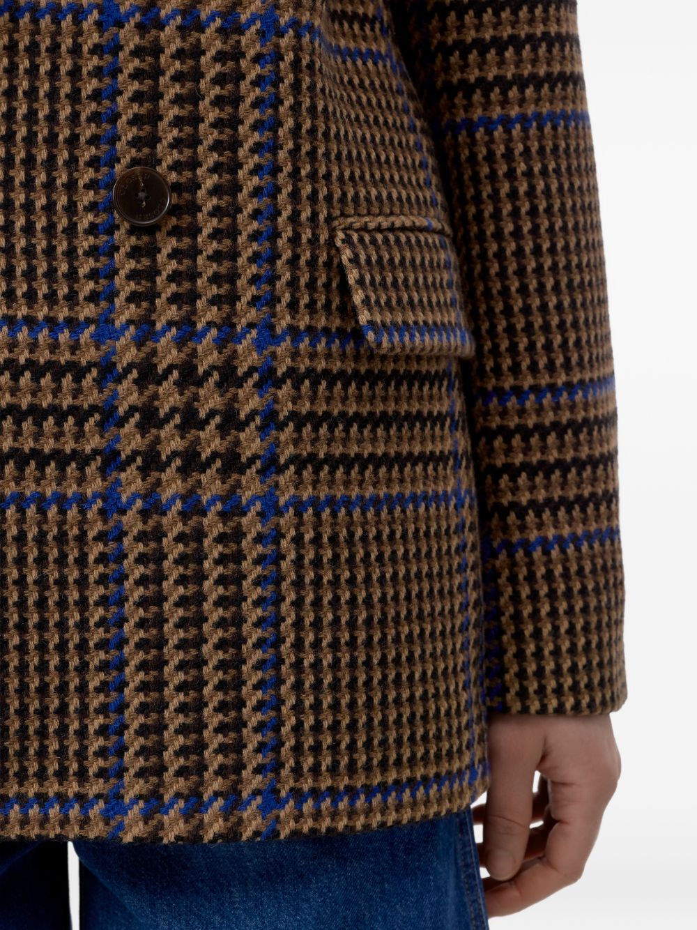Closed Jacket