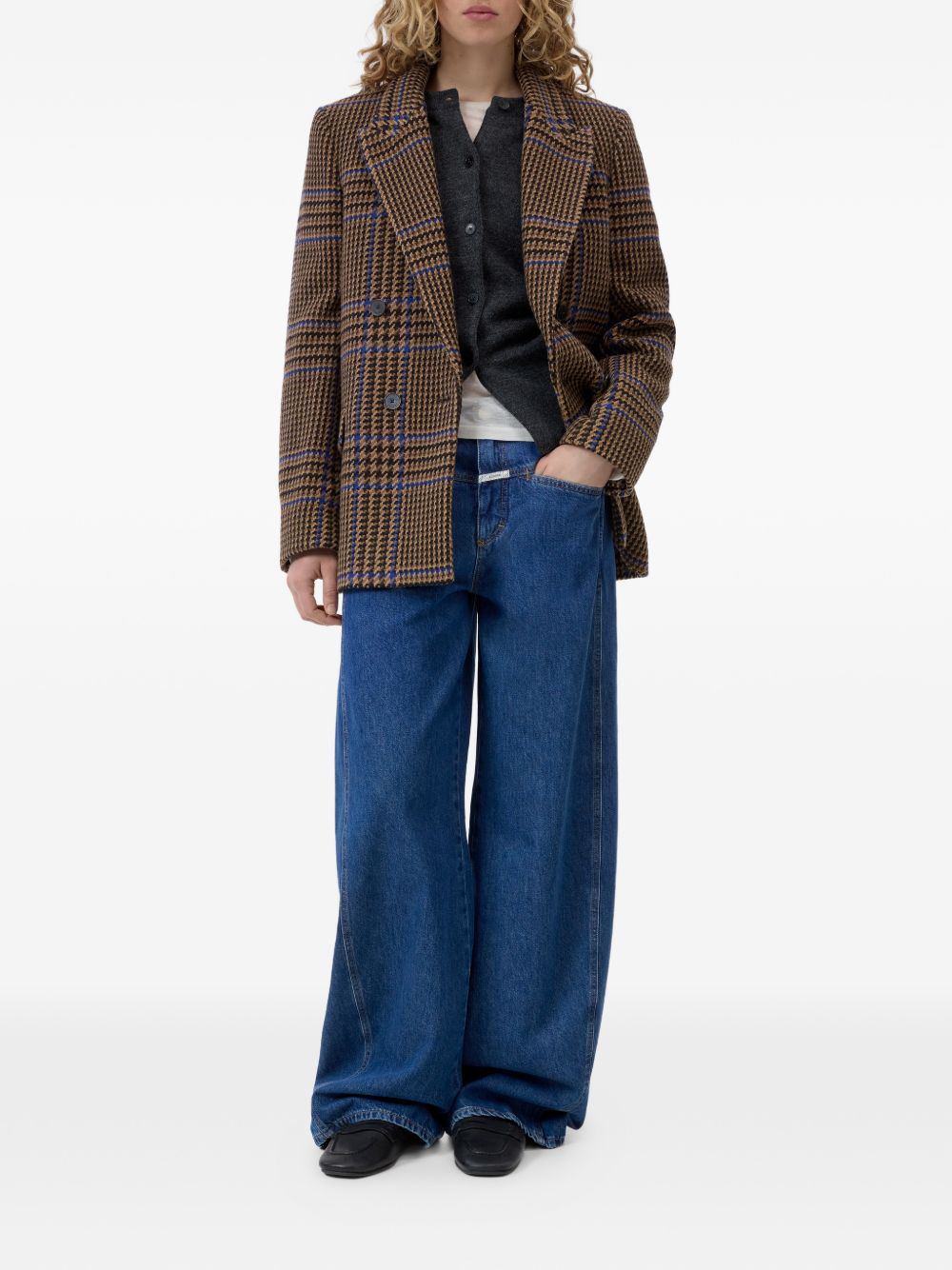 Closed Jacket