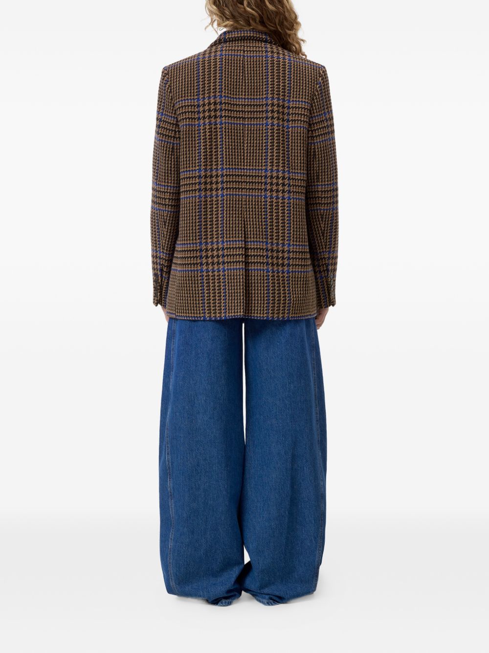 Closed Jacket