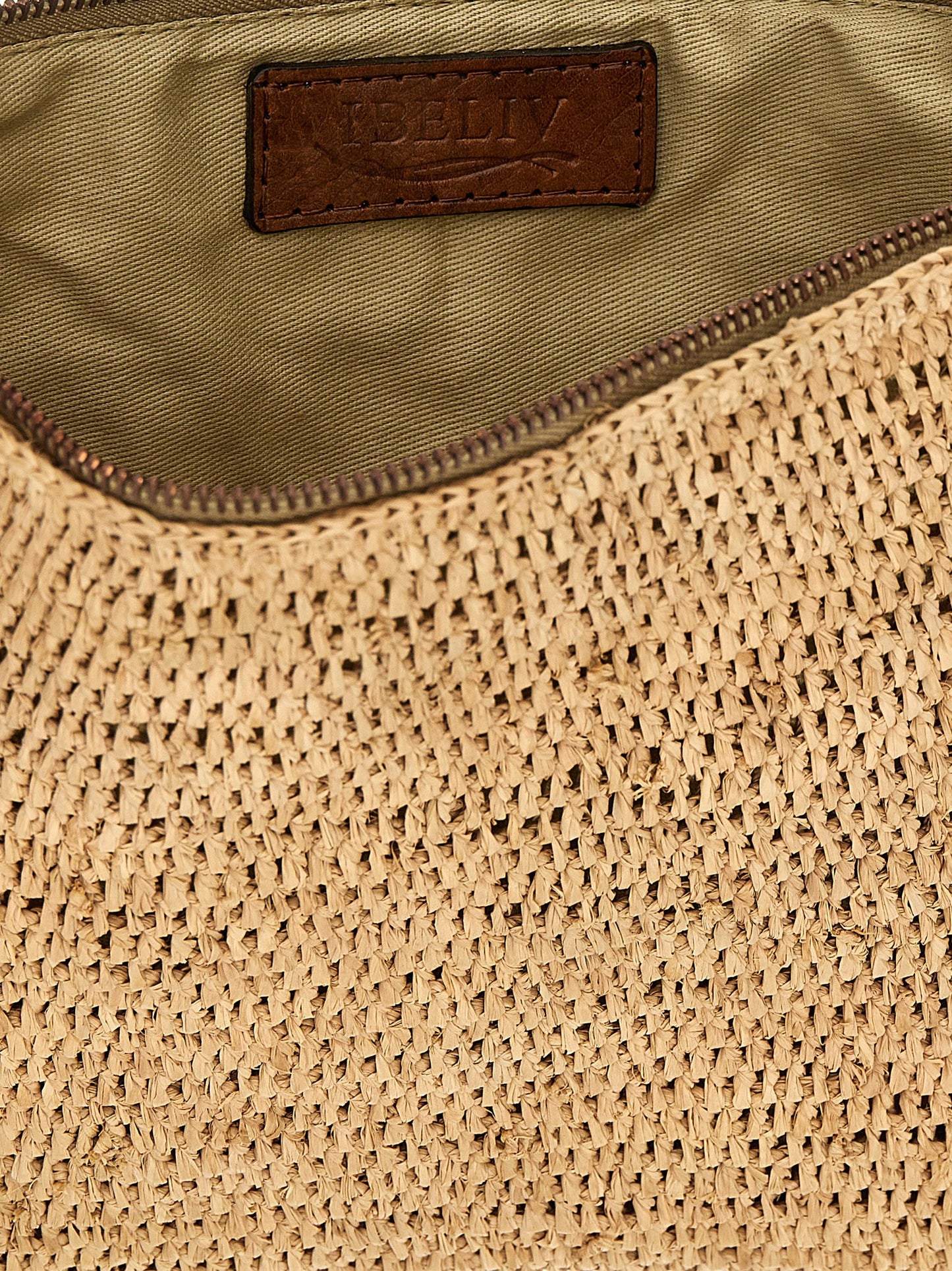Ibeliv Ampy Clutch