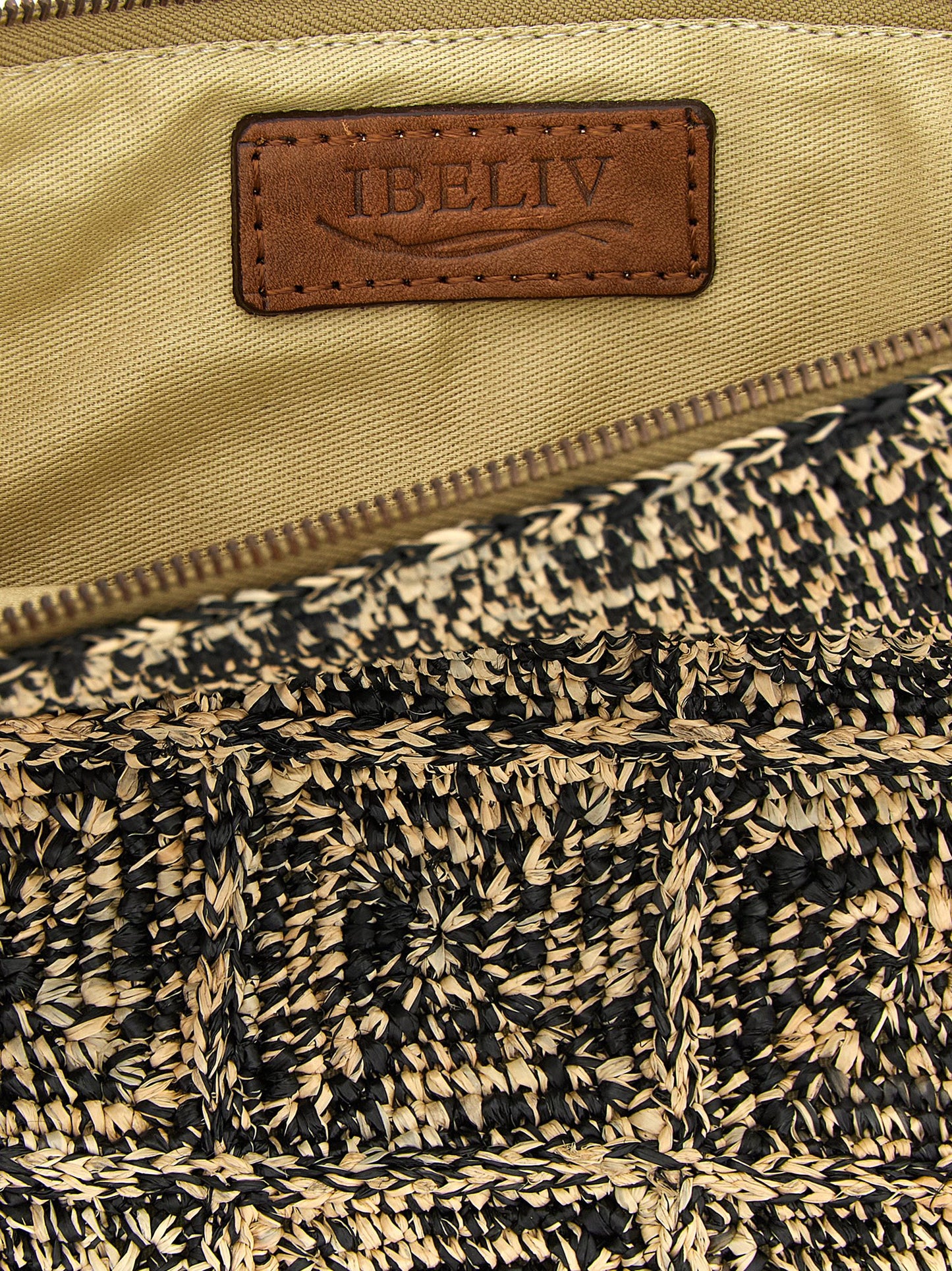 Ibeliv Tanala Clutch